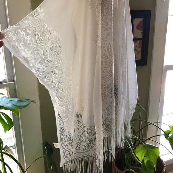 NWT + white lace fringe wrap - Picture 3 of 5
